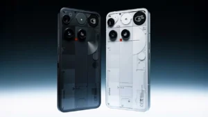 ब्लैक और व्हाइट वेरिएंट में Nothing Phone (3) का ट्रांसपेरेंट डिज़ाइन