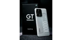 रियलमी GT स्मार्टफोन जिसमें 10000mAh की बड़ी बैटरी और डुअल रियर कैमरा है।